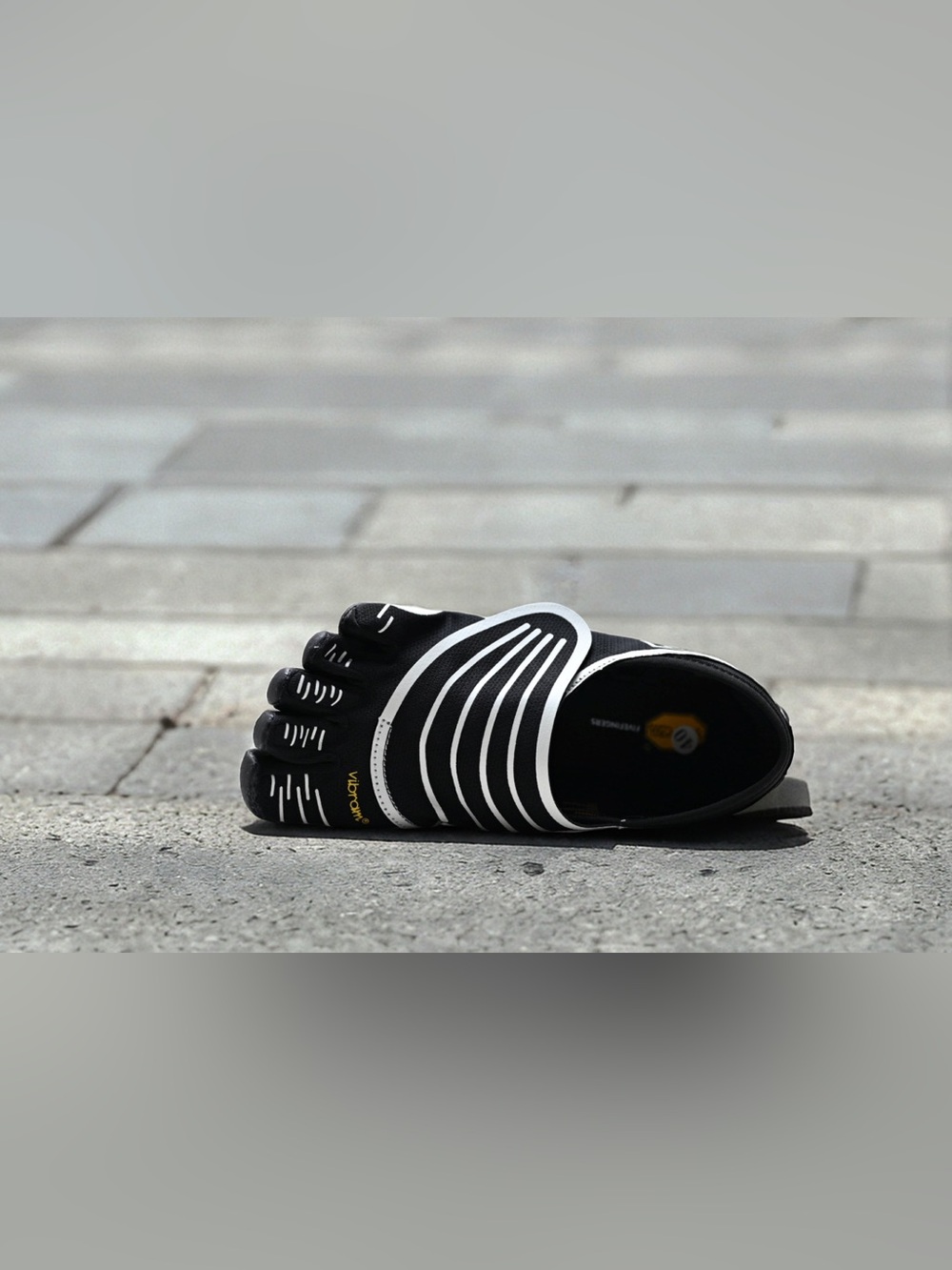 Vibram FiveFingers KMD Sport Training Shoes Black White Velcro Strap